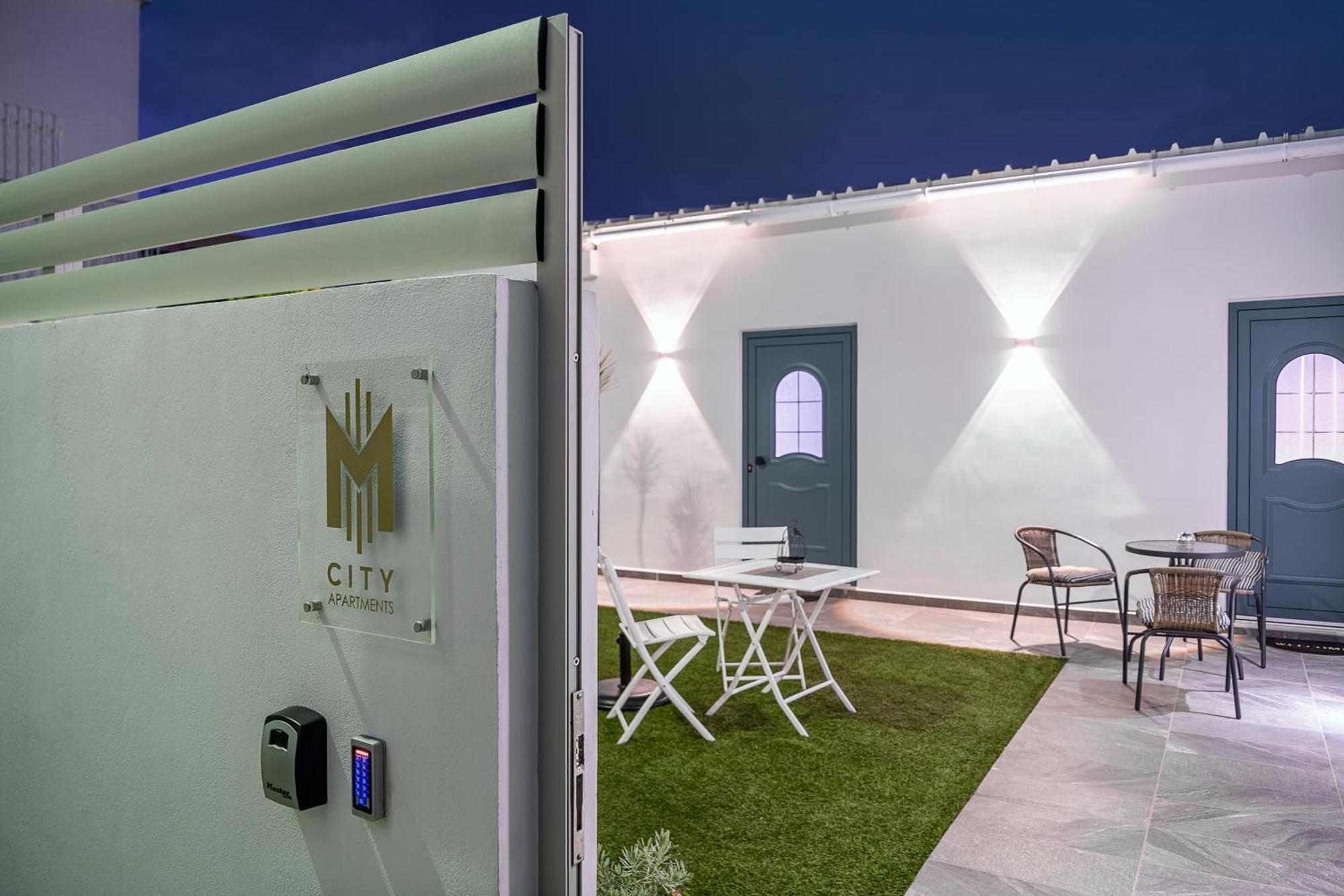 M City Apartments 100M From The Beach Chania  Екстер'єр фото